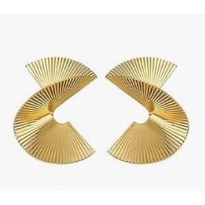 Gold Twist Ribbed Earrings